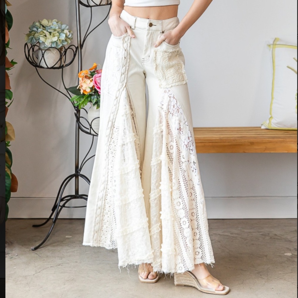 Cream Flare Wide Leg Jeans with Lace Overlay NWT!